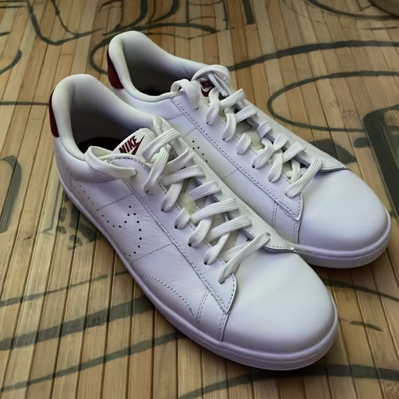 NIKE leather tennis shoes - Picture 2 of 10